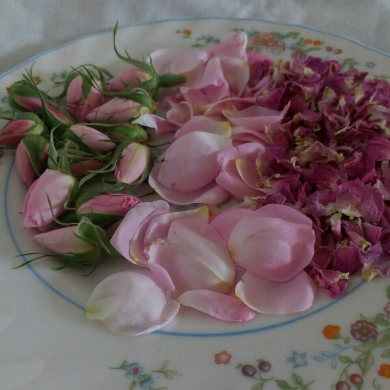 گل محمدی ناب آذربایجان (1 کیلویی)