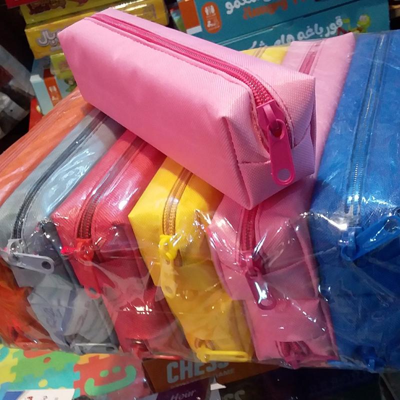 جامدادی زیپ دار در بسته های 12 تایی در رنگهای بسیار شاد مناسب برای دانش آموزان 