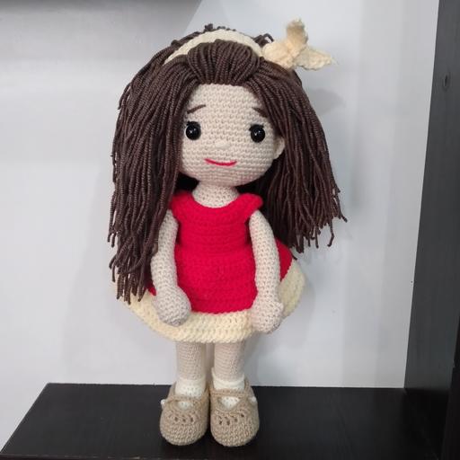 عروسک دختر  با موهای بلند و قابل تغییر به هر صورت دارای تل مو و لباس و کفش با قابلیت  جدا شدن  قد حدود 30 سانت  