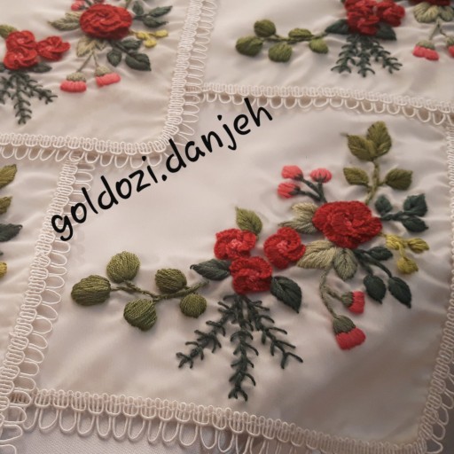 دستمال گلدوزی شده طرح گل رز مناسب برای بوفه دستمال سفره رومیزی