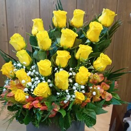باکس گل طبیعی گل رز زرد و آلسترومریا  بزرگ 20 شاخه و باکس گل لاکچری گل زرد و سوسن ( رژانا )