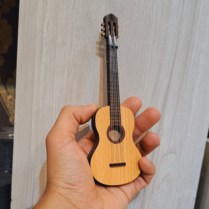 گیتار چوبی یاماها  بزرگ استند گیتار چوبی گیتار  دستساز چوبی  گیتار مشکی  لوازمات موسیقی آویز گیتار  جاکلیدی گیتار چوبی