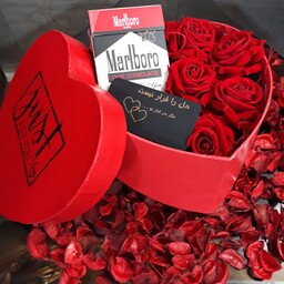 باکس گل هدیه ای زیبا و شیک هدیه ولنتاین روز مرد و روز پدر محتوا داخل باکس گل شکلات ولنتاین 