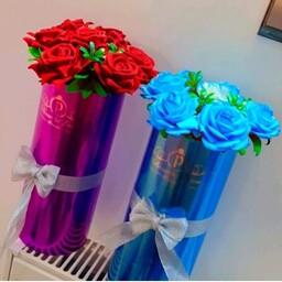 باکس گل هدیه روز پدر و مرد و هدیه روز ولنتاین باکس صورتی و آبی گل های رز قرمز و آبی( تعداد گل 5 عدد)