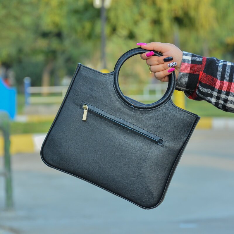 کیف دخترانه دستی چرم طبیعی ترند خاص کیف چرم زنانه جادار ساده و شیک