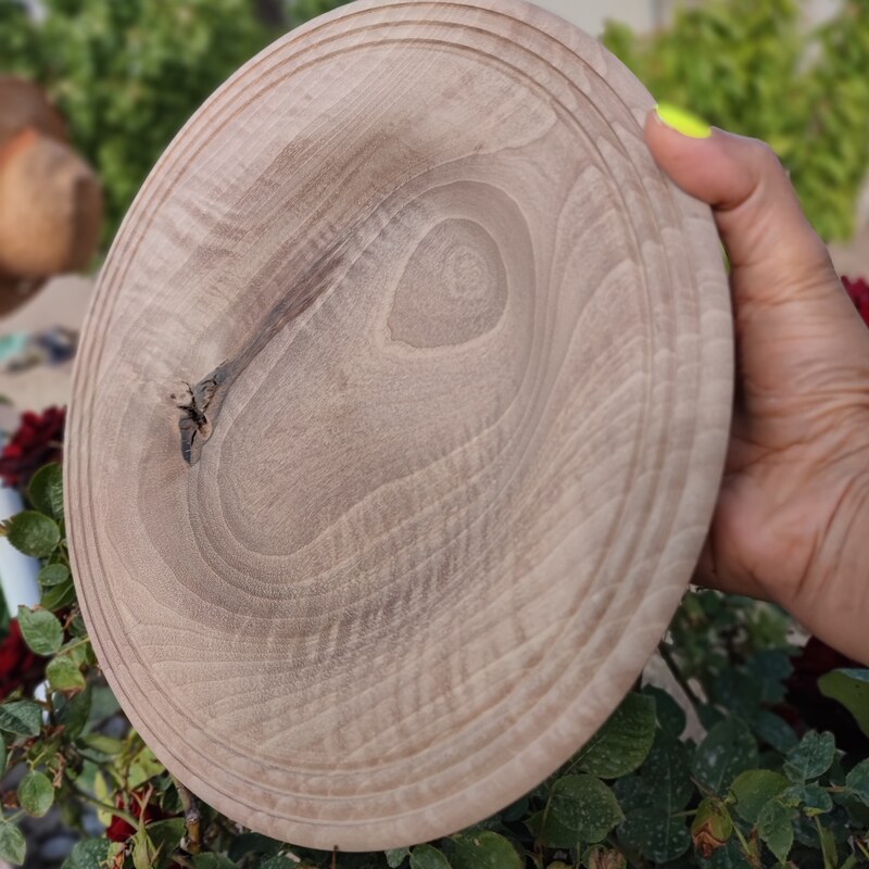 ظرف چوبی ساخته شده از چوب گردو وآب گریز شده با روغن گیاهی خارجی . قابل شستشو