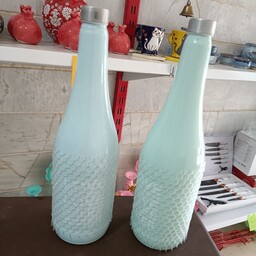 بطری آب شیشه ای رنگی درب پیچی و فلزی موجود در دو رنگ سبز و آبی 