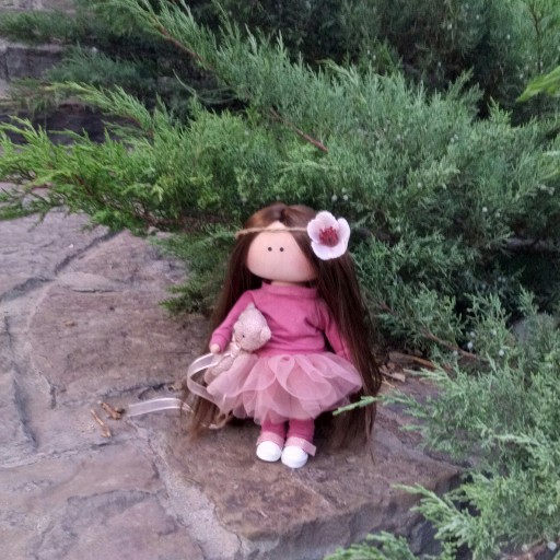 عروسک روسی دختر صورتی پوش بادامن توری و خرس دردست کفشهای ال استار