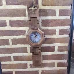 ساعت  چوبی دیواری -زیبا -قابل استفاده -مناسب جهت هدیه یا کادو 