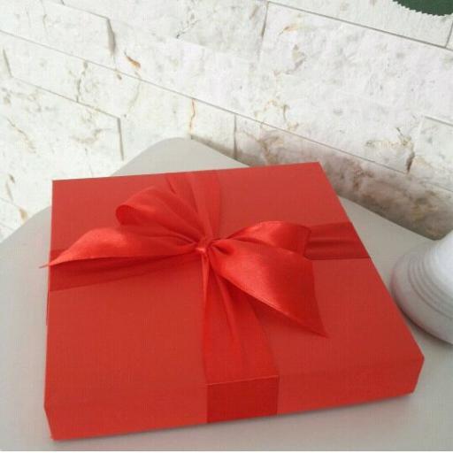 جعبه  کادو مربع مناسب برای انواع هدیه پک 10 عددی سایز 20×20با رنگ قرمز
