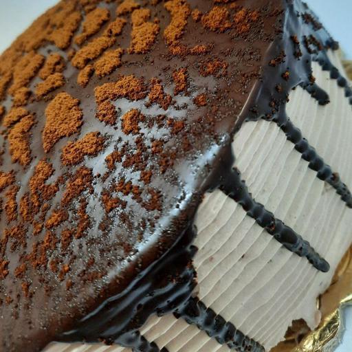 کیک شکلاتی با فیلینگ گردو وموز