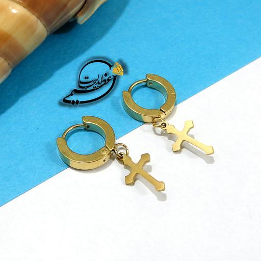 گوشواره استیل حلقه ای رنگ ثابت طلایی آویز دار در طرح صلیب