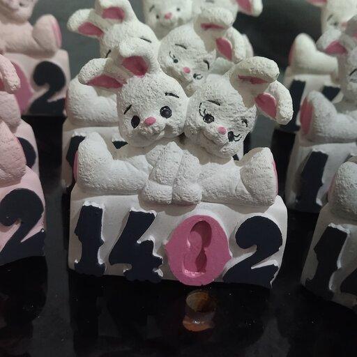 نماد سال خرگوش های دوقلو نشسته