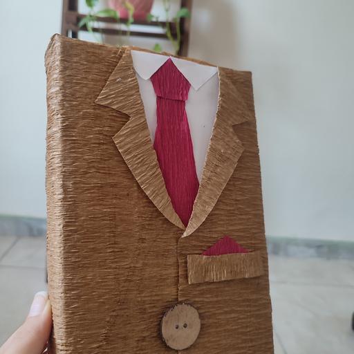 جعبه کادویی مردانه مدل کت و کراوات مناسب هدیه ی روز مرد روز پدر