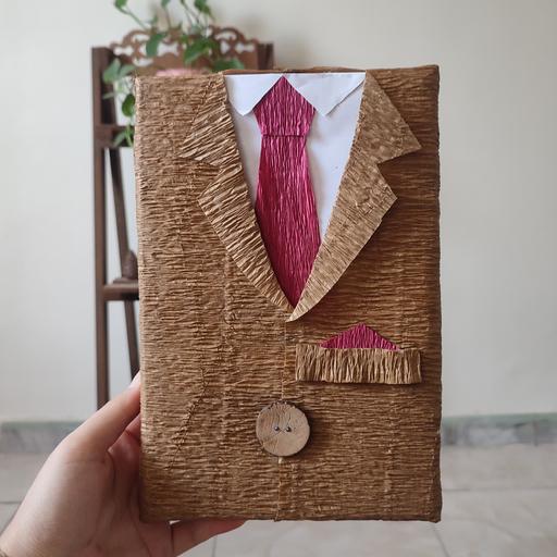 جعبه کادویی مردانه مدل کت و کراوات مناسب هدیه ی روز مرد روز پدر
