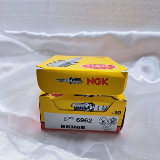 شمع پایه کوتاه مناسب انواع پژو و پرایدبرنده انجیکا NGK 6962 (بسته 4 عددی)