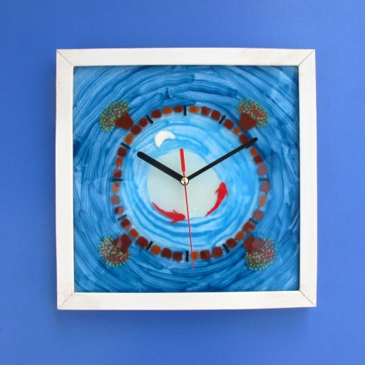 ساعت دیواری آمینا طرح حوض ماهی(قاب سفید)