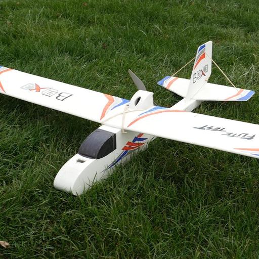 هواپیمای مدل explorer به همراه چهار عدد سروو و استیکر تزئینی