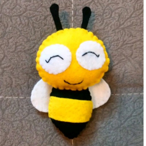 زنبور عسل نمدی