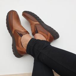 کفش تمام چرم مردانه مارک جیپ سایز 40 تا 44 دوتا رنگ عسلی و مشکی موجود در کفش پاپوش بهبهان 