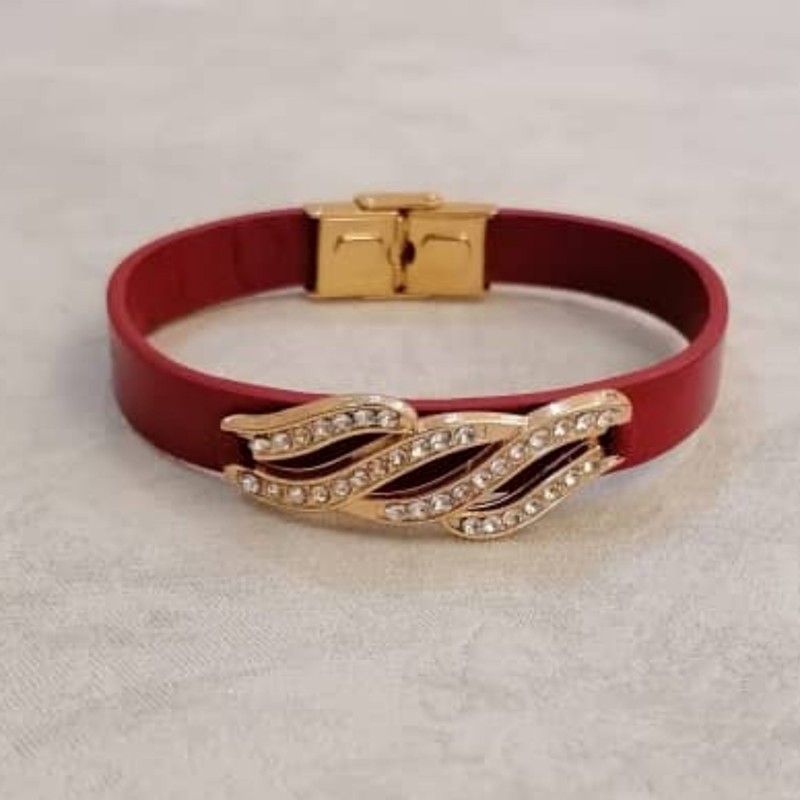 دستبندزنانه چرم طبیعی طرح الهام