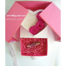 هارد باکس باکس هدیه جعبه کادویی کشودار سه لایه با گل روبانی و شیشه گل محمدی 