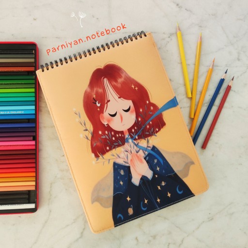 دفتر نقاشی پارچه‌ای فنری صحافی بزرگ طرح دختری با موهای قرمز(60 برگ)