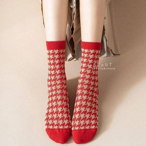 جوراب قرمز زنانه طرحدار در ده طرح مختلف