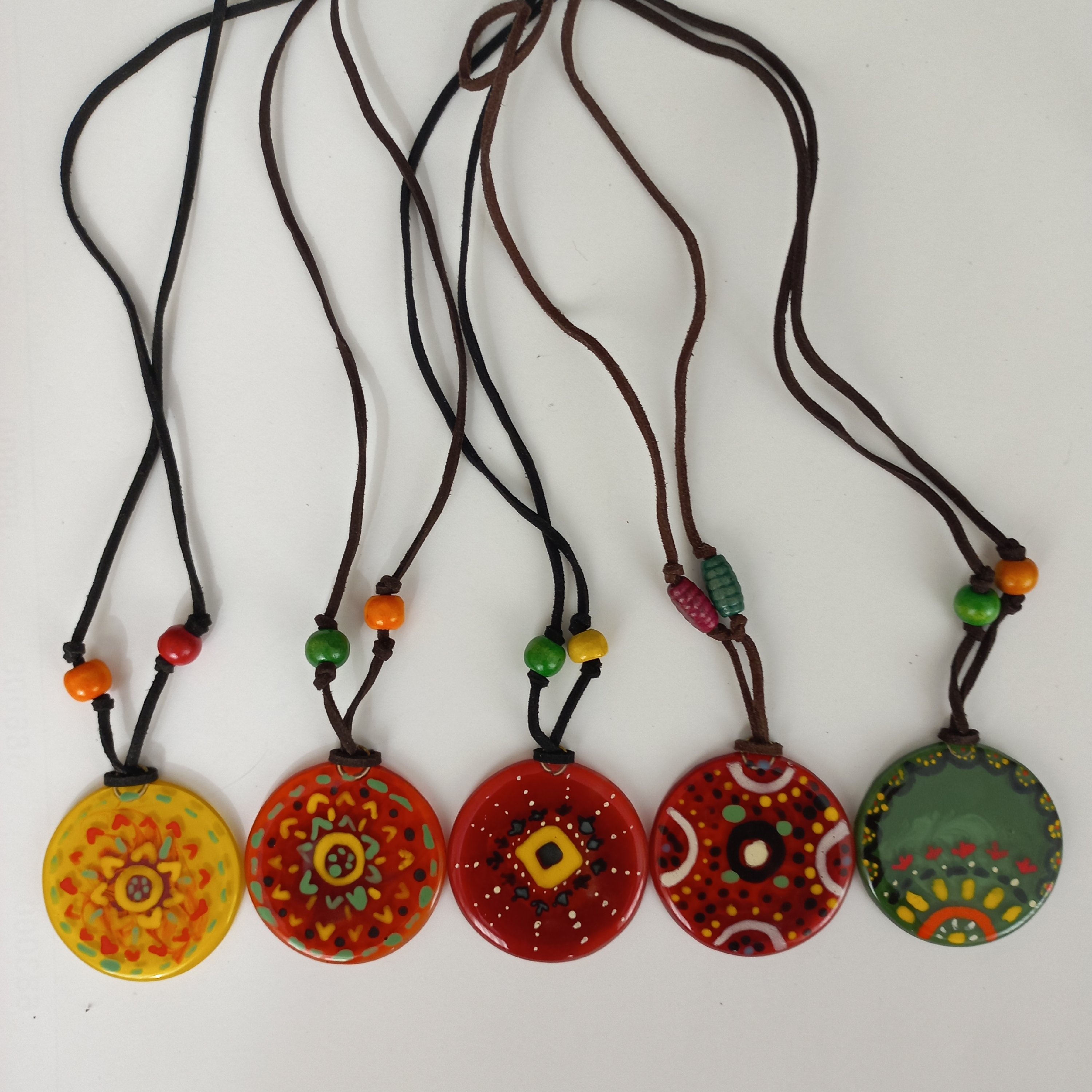 گردنبند شیشه ای آمینا طرح خورشید