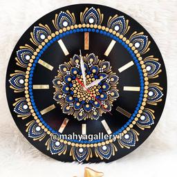 ساعت چوبی دستساز نقاشی شده با سبک دات ماندالا با رنگ ثابت