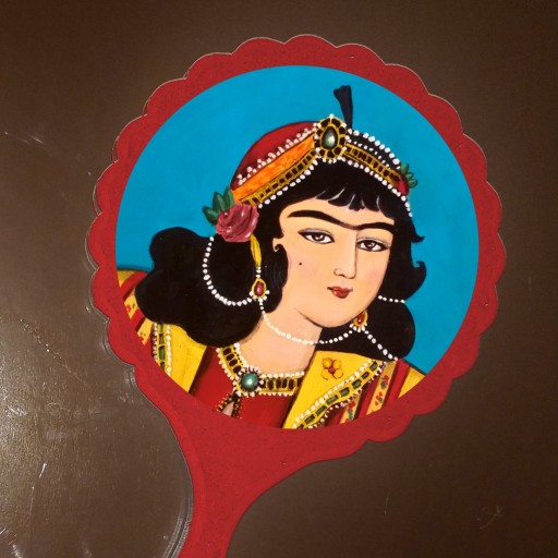 آینه دستی چوبی نفیس با طرح دختر قاجاری