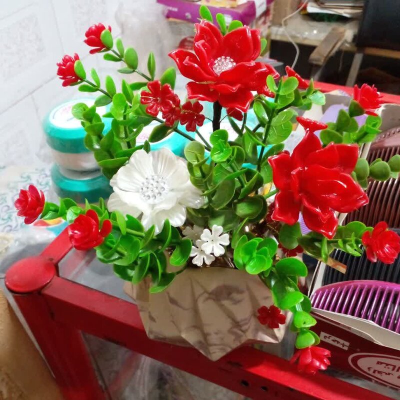 گلدان همراه گل مصنوعی
