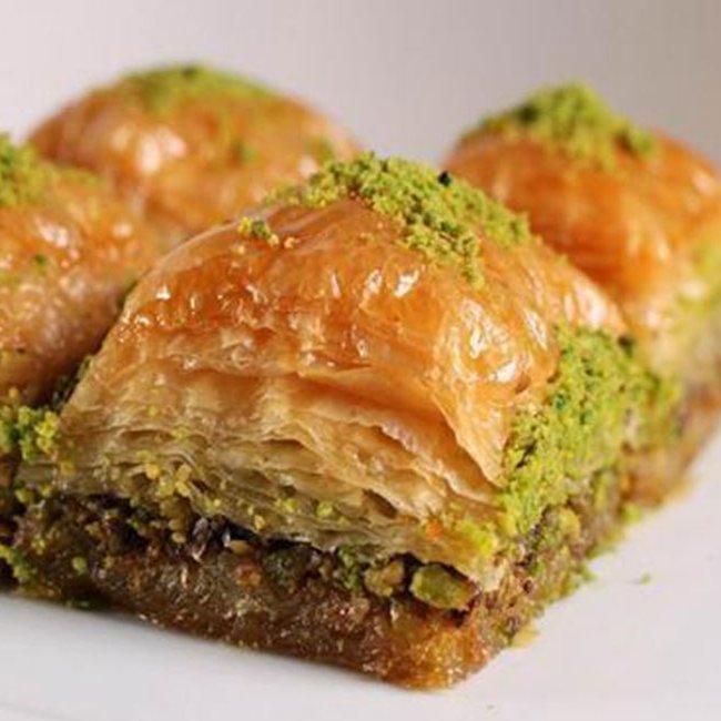 باقلوا خانگی (استانبولی ) با مغزیجات اعلاء و شهد زعفرانی