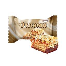 ویفر روسی شکلاتی اتامو با تکه های فندق و غلات محصول شرکت آکوها / akkoha otaomu