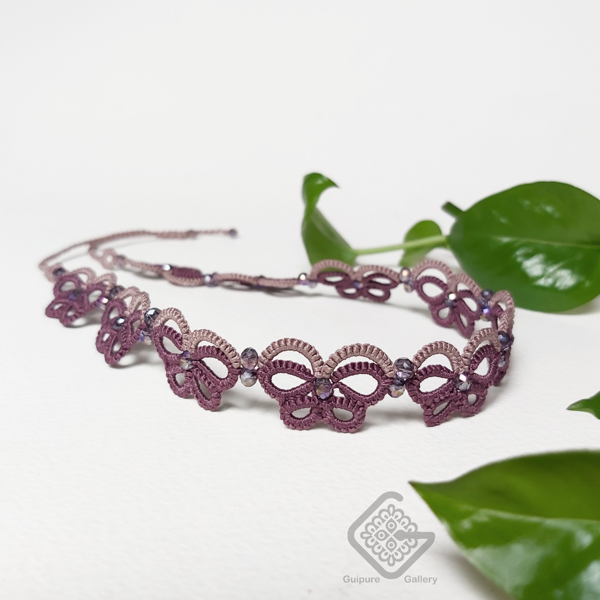 گردنبند گیپور دستباف طرح پروانه