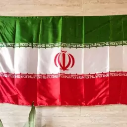 پرچم ایران جنس ساتن در ابعاد 125 در 65 دارای جای چوب 