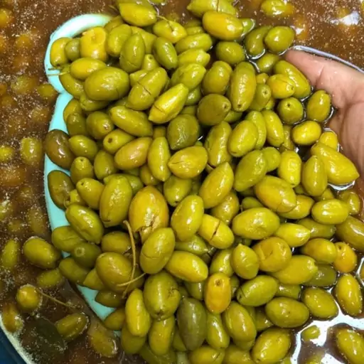 زیتون شکسته ی سنتی(17 کیلویی)