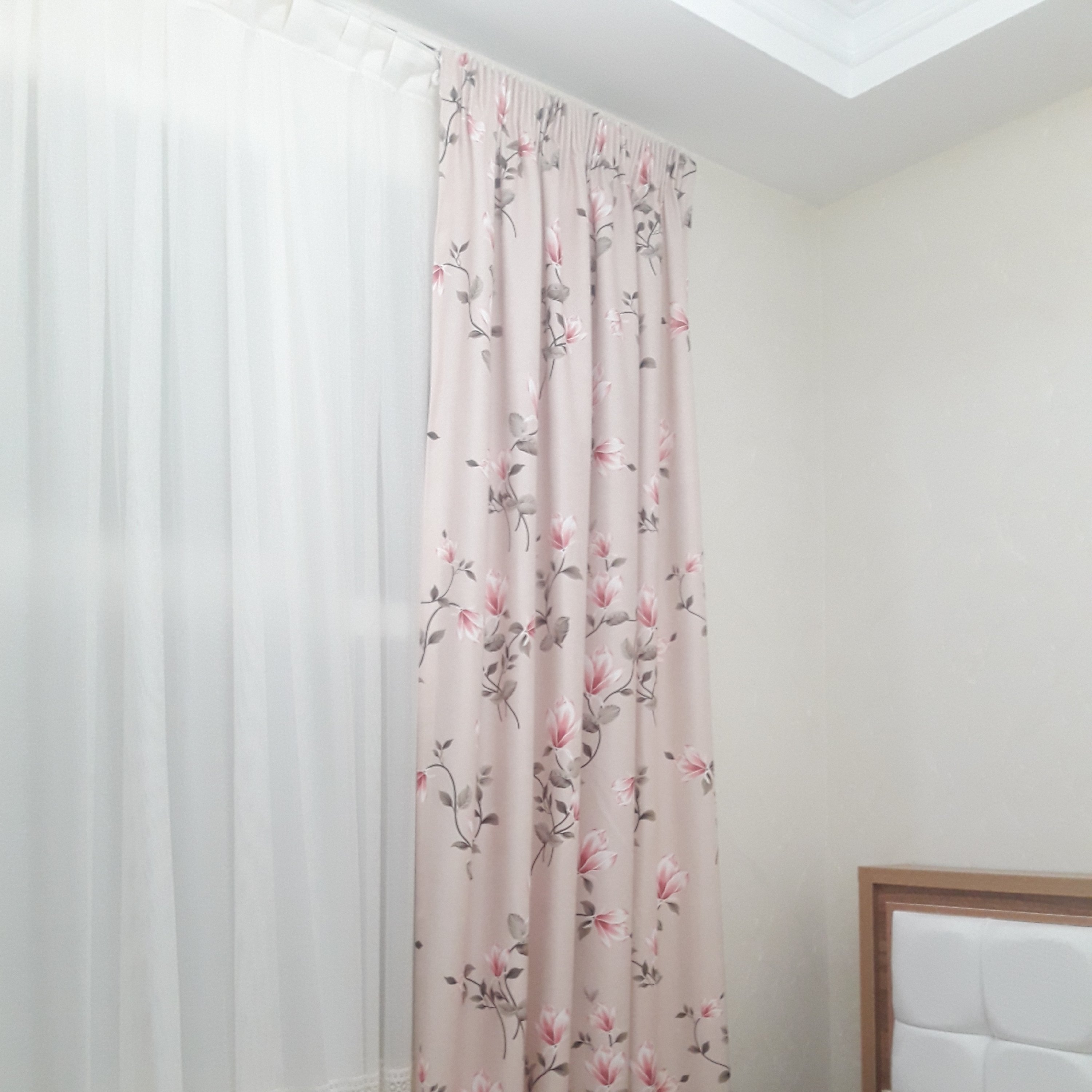 پرده تصویری طرح گل خوشگل پِتوس