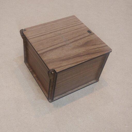 جعبه چوبی با حک لوگو و اسم شرکت