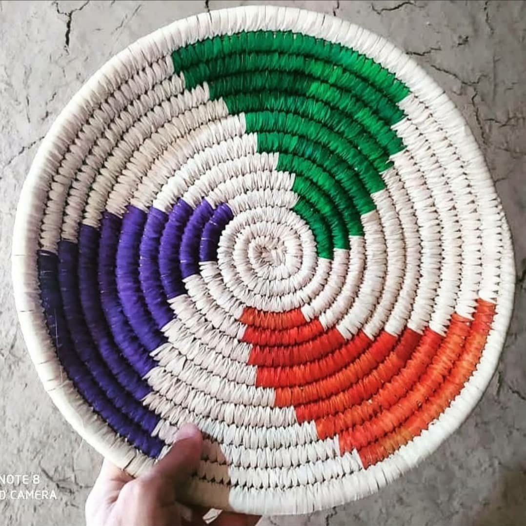 دیوارکوب حصیری دست بافت .درقطر30سانت در طرح های و رنگ های مختلف از تولید به مصرف (پس کرایه)