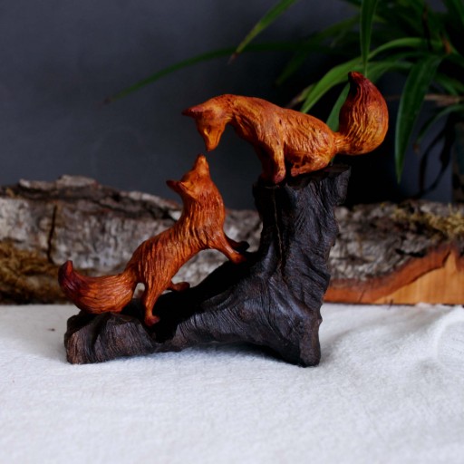 روباه قرمز،دکوری دستساز چوبی ،ساخته شده با چوب گردو،قابل جا بجایی و تغییر حالت