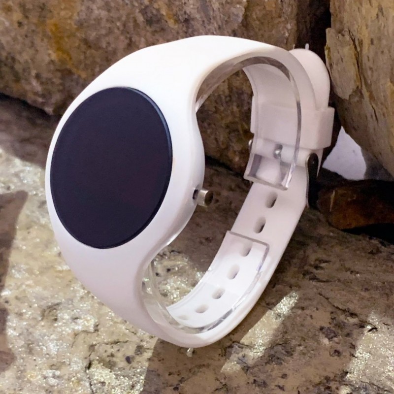 ساعتمچی ال ای دی رنگ سفید قفل سگکی ضدآب درحد شستشوی دست درجه کیفیت A دارای جعبه کادویی