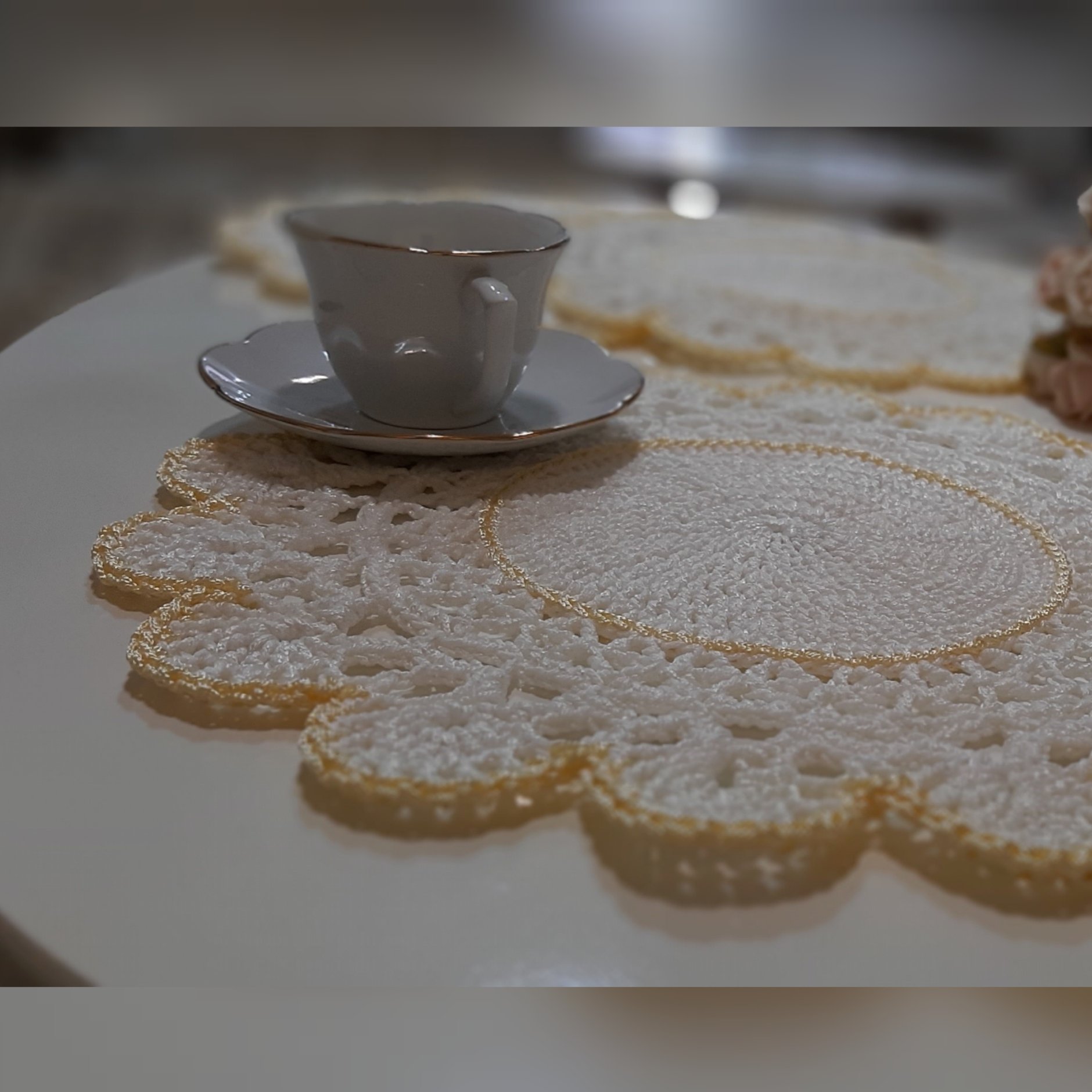 زیربشقابی لبه طلایی