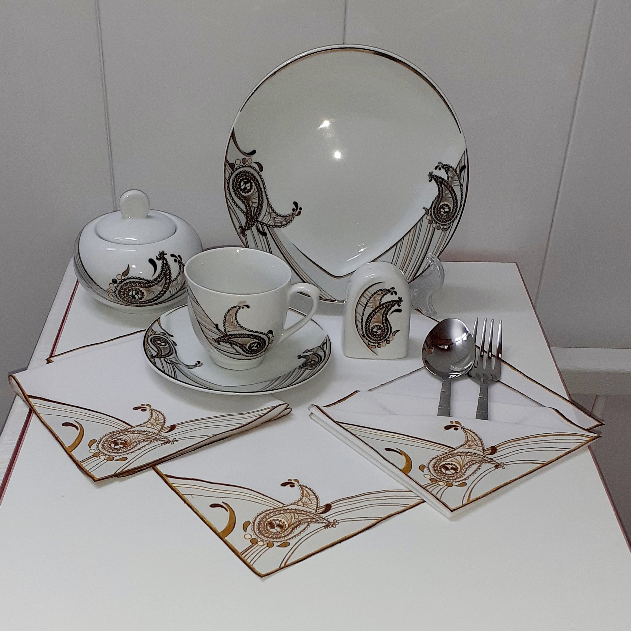 دستمال سفره یا زیربشقابی پارچه ای طرح بته جقه(6تایی)
