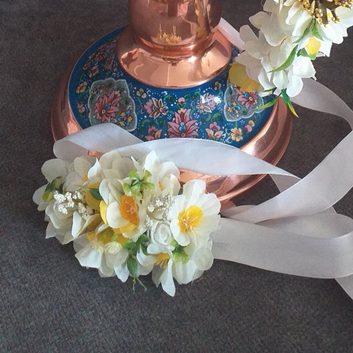 گل ارایی تاج و دستبند عروس