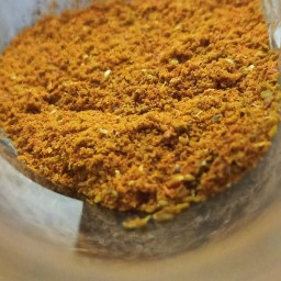 ادویه خورشی زعفرانی مخصوص مشکبیز ( 300 گرم ) اعلا چاشنی خورشتی طعم دهنده - مرغ - ماکارونی -  پلو و خورشت های ایرانی