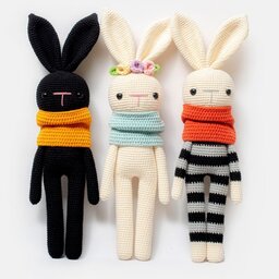 عروسک دستبافت خرگوش با شالگردن با سایز 35 سانت و قابل سفارش در رنگبندی دلخواه شما 