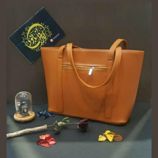 کیف بزرگ سنگی
ابعاد 26×40
رنگ: قهوه‌ای_عسلی
تک زیپ و جادار
متناسب برای خانم های شیک پوش