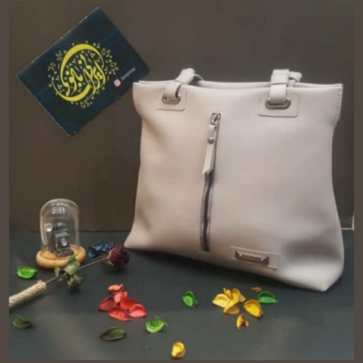 کیف بزرگ  جلو زیپ دار طوسی
جنس لب بر خارجی
مدل جلو زیپ دار
ابعاد 35×29