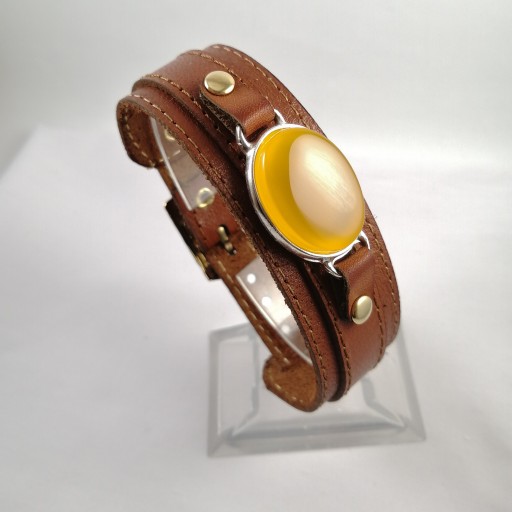 دستبند چرم طبیعی عسلی به همراه عقیق زرد طبیعی